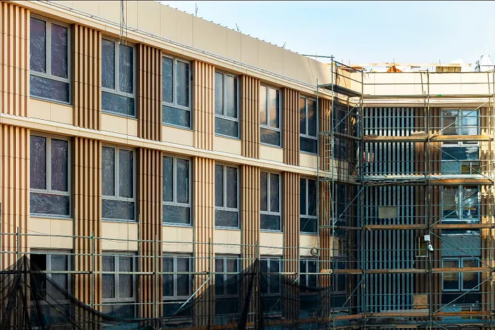 Контроль качества в проектах OCTOBER GROUP: как присутствие на производстве экономит 6 месяцев строительства и минимизирует издержки 