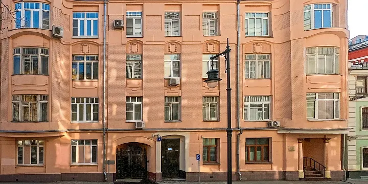 На Патриарших прудах отремонтируют дом 1905 года