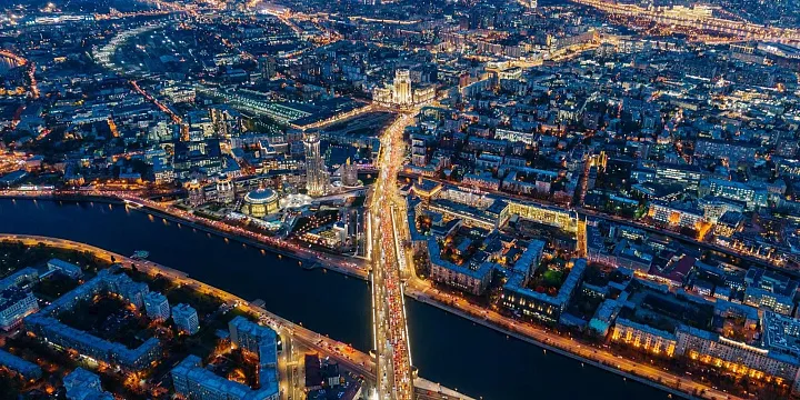 В Москве уличное освещение перевели на летний режим работы