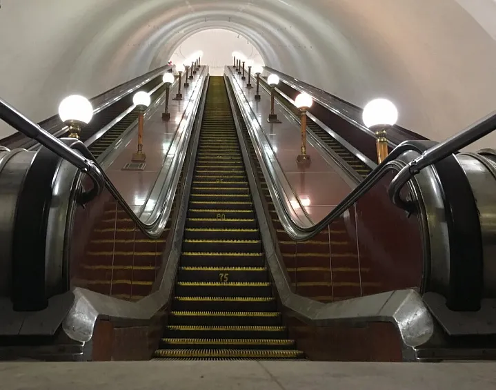 Эскалатор в переходе между станциями «Чеховская» и «Тверская» закроют на ремонт с 17 июня