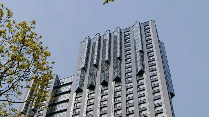 Более 400 собственников получили ключи от новых квартир в небоскребе CRYSTAL