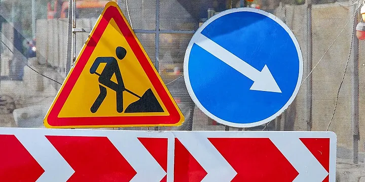 В трех округах Москвы временно изменится схема движения транспорта