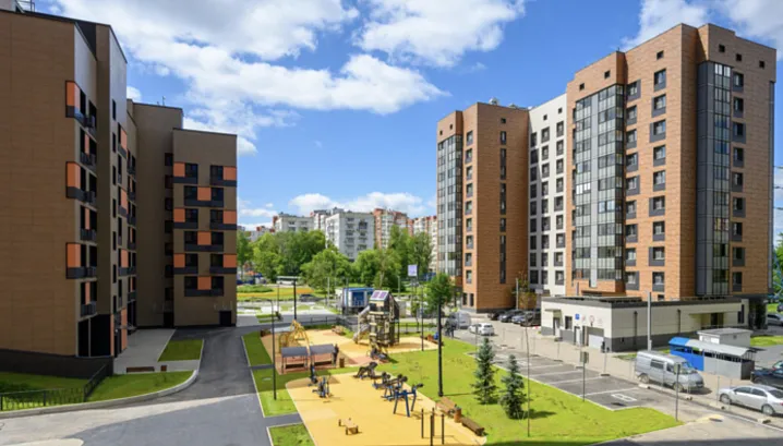  Почти 10 тыс. горожан начали переселение по реновации этим летом 