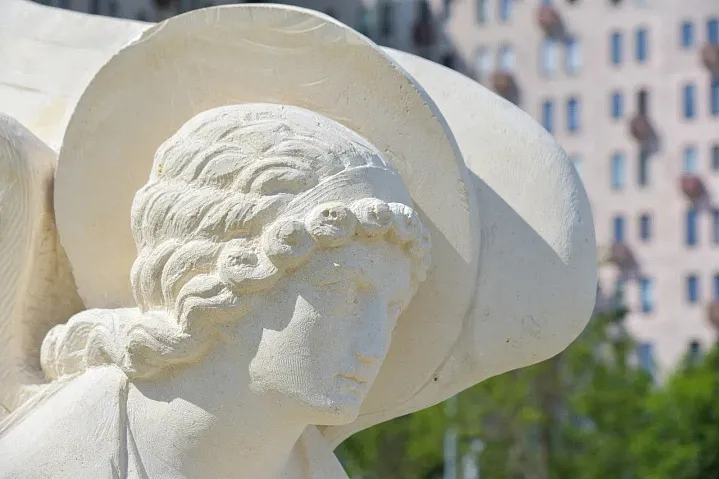 В квартале Wellton Park открылась «Площадь Ангела»  со скульптурой из Суздаля