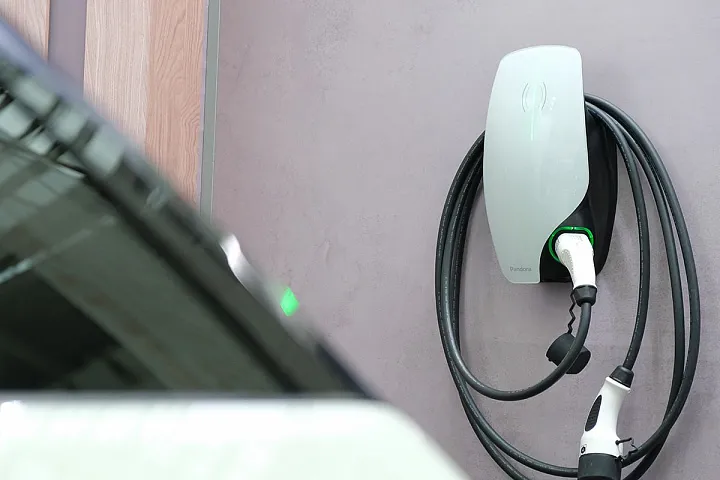 Стала известна дата начала официальных продаж новой станции зарядки электромобилей Pandora Wall-E