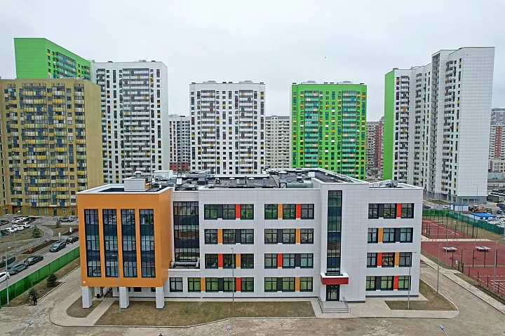 С инвесторами подписаны договоры о передаче городу более 170 соцобъектов