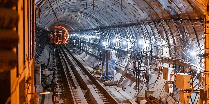 Станцию метро «Луганская» строят по технологии «стена в грунте»