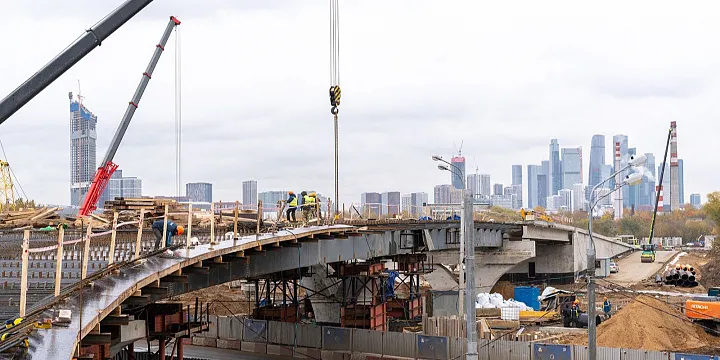 Семь автомобильных мостов откроют в Москве к 2026 году