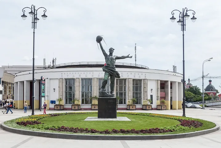 Памятник создателям первого спутника Земли сохранят при реализации КРТ в центре Москвы