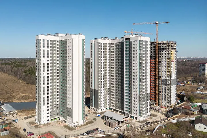 Группа «Эталон» завершила монолитные работы в последнем корпусе жилого комплекса «Изумрудные холмы»