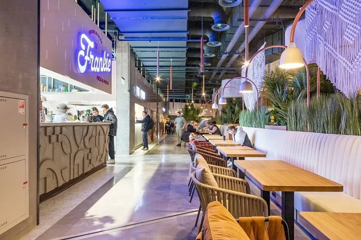 В МФК Technopark Plaza открылся фудхолл Kitchen Garden