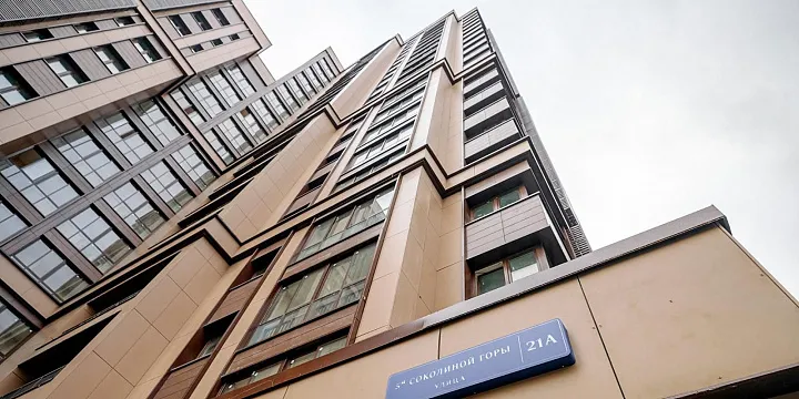 Москвичи заключили первые договоры на квартиры в новостройке на 5-й улице Соколиной Горы