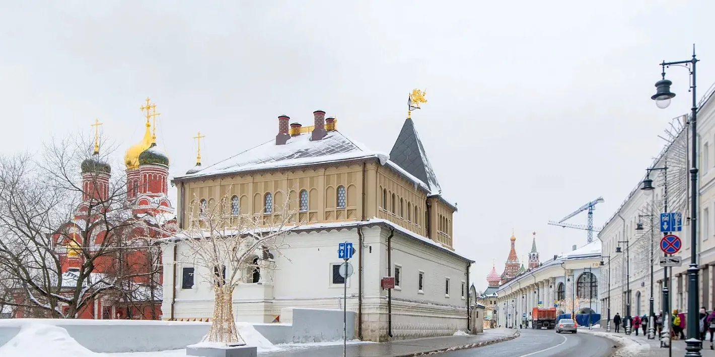 Задачи со многими неизвестными успешно решают реставраторы, возвращая зданиям столицы первоначальный облик