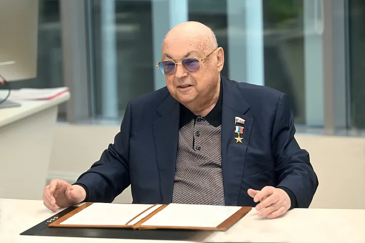 Мосгордума присвоила Владимиру Ресину звание почетного гражданина Москвы