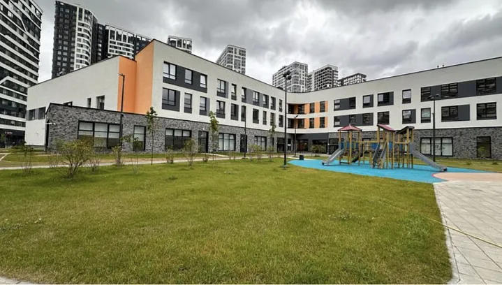 Сергей Собянин поздравил учителей в Бауманской инженерной школе №1580 в Лефортово