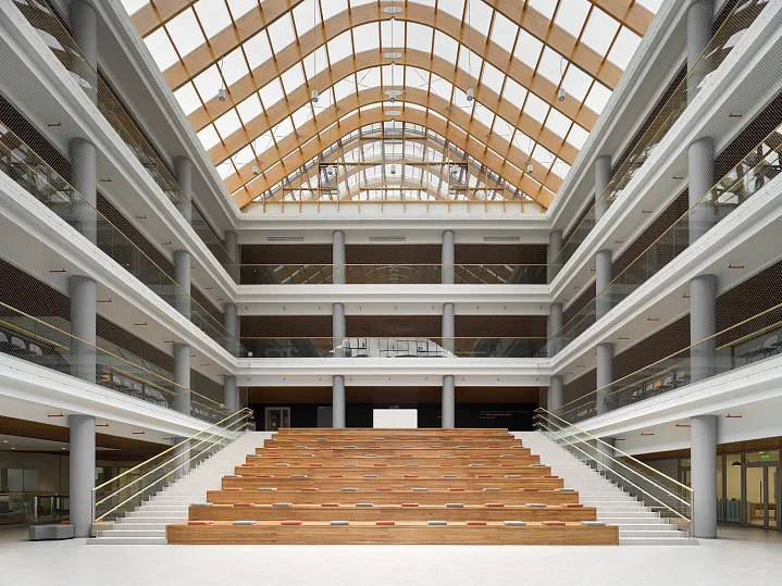 Подборка образовательных учреждений Москвы и Подмосковья, в которых природа и архитектура едины