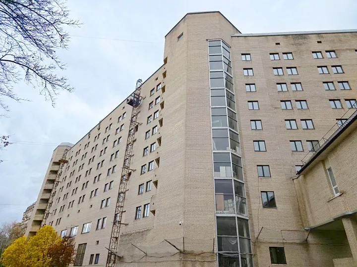 В Москве завершается остекление здания Финансового университета при Правительстве РФ