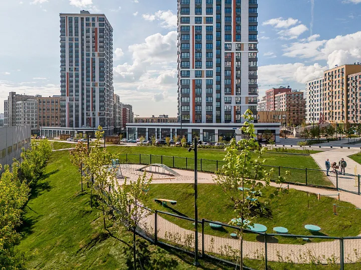 В квартале LIFE Варшавская открылась площадка для прогулок с домашними животными