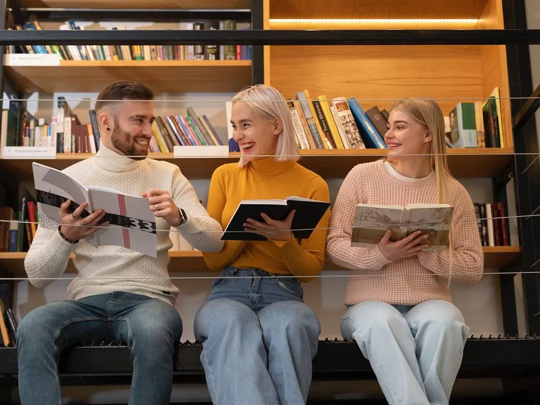 «Озеро» приглашает на фестиваль с презентациями книг, экскурсиями и концертом