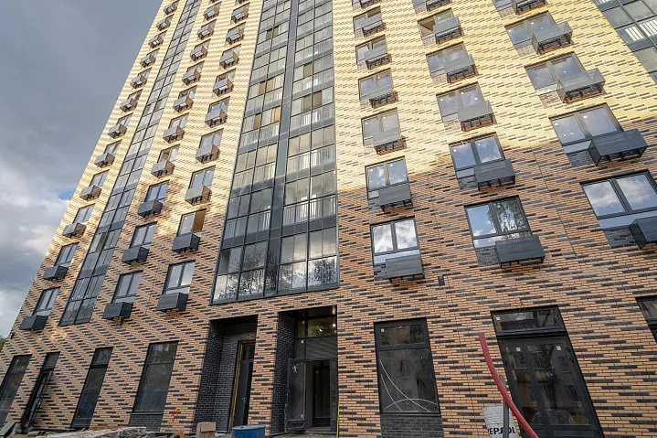 Как реализуется программа расселения аварийного жилья в России