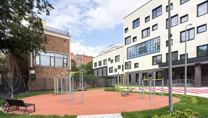 Здание школы с ИТ-полигоном и медиатекой построили в районе Пресненский