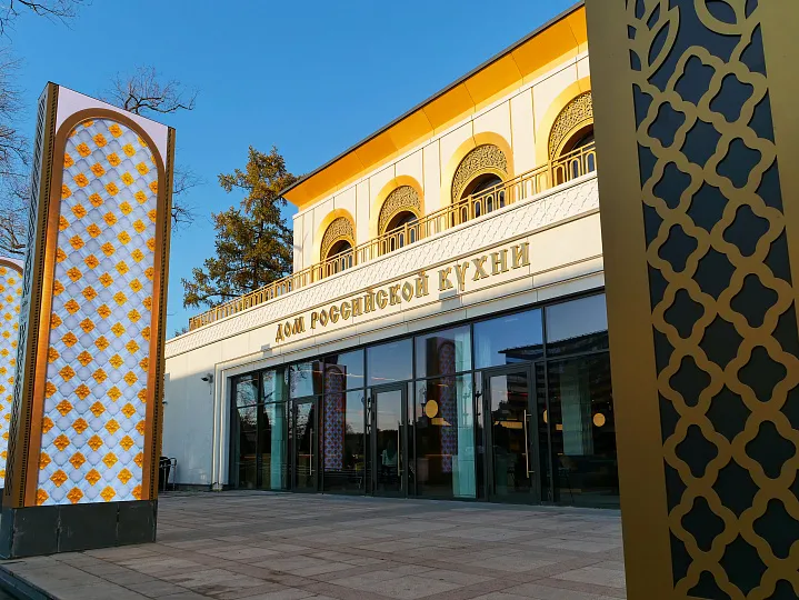 Концерн «КРОСТ» создал павильон Дом российской кухни на ВДНХ