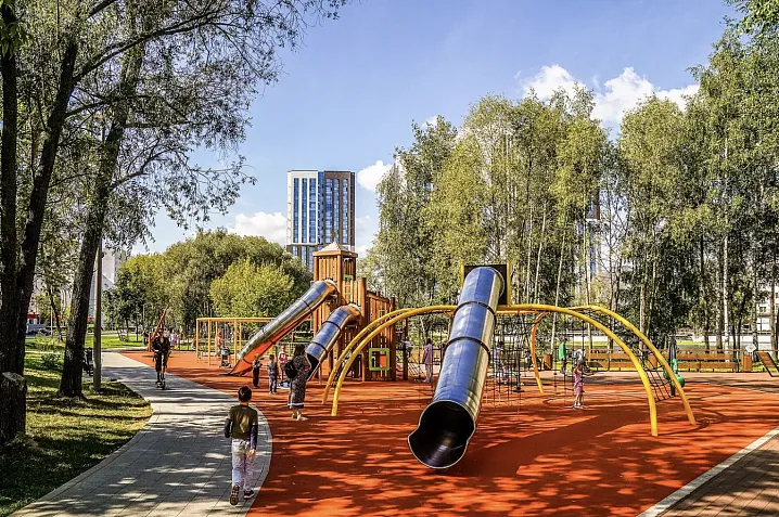 В Москве благоустраивают территории у 10 станций Большого кольца метро 