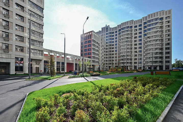 Более 100 жилых комплексов строят по реновации в 53 районах Москвы