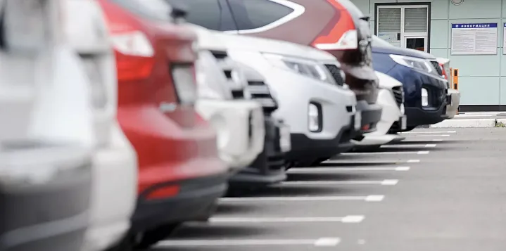 Половина новых автомобилей в России продается в кредит