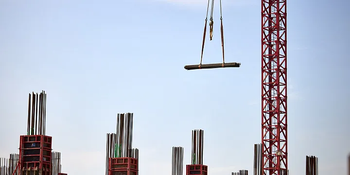 С начала года в Москве ввели 62 социальных объекта и 25 км дорог