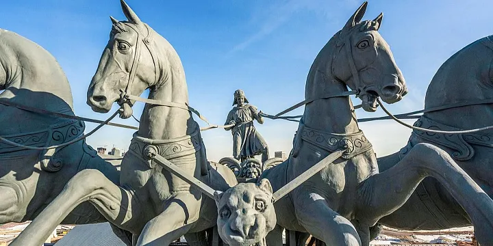 На Московском ипподроме завершили реставрацию исторических скульптур