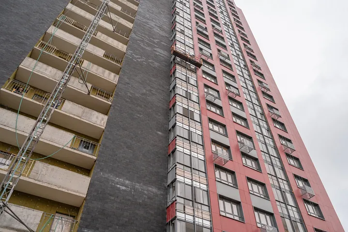 Новостройки реновации в семи административных округах передадут под заселение до конца месяца