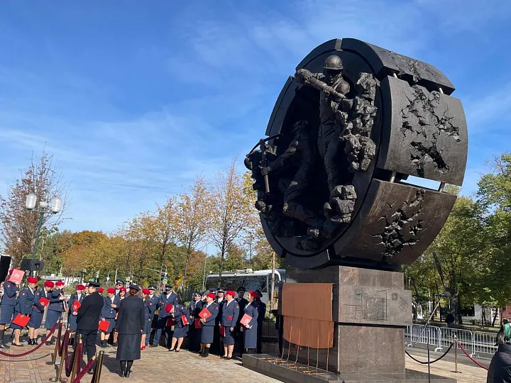 На Сокольнической площади открыли монумент «Метростроителям России»