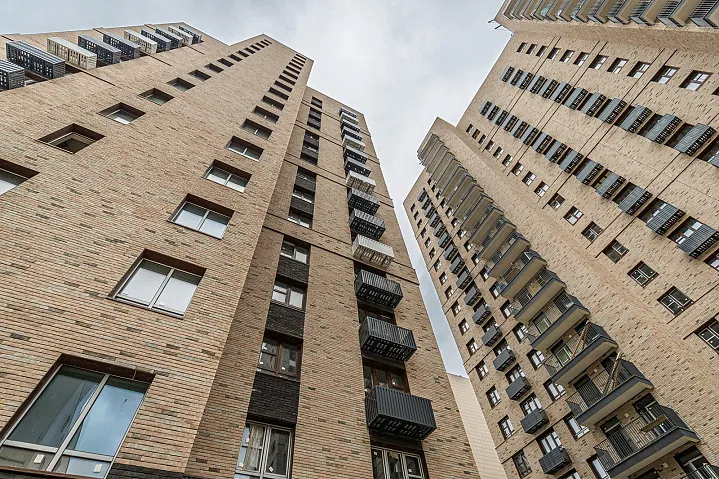 Более 8,8 млн кв.м жилья проектируется и строится в Москве по реновации 