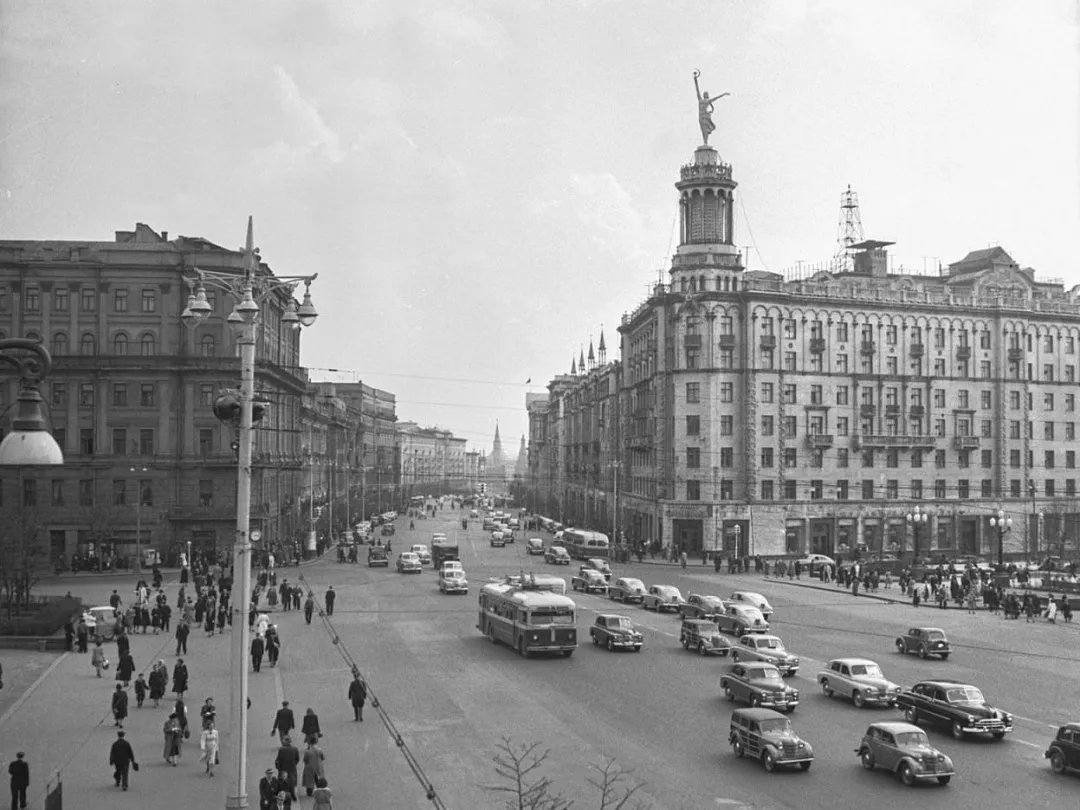 Москвичи поддержали возвращение легендарной скульптуры «балерины» на Тверскую улицу