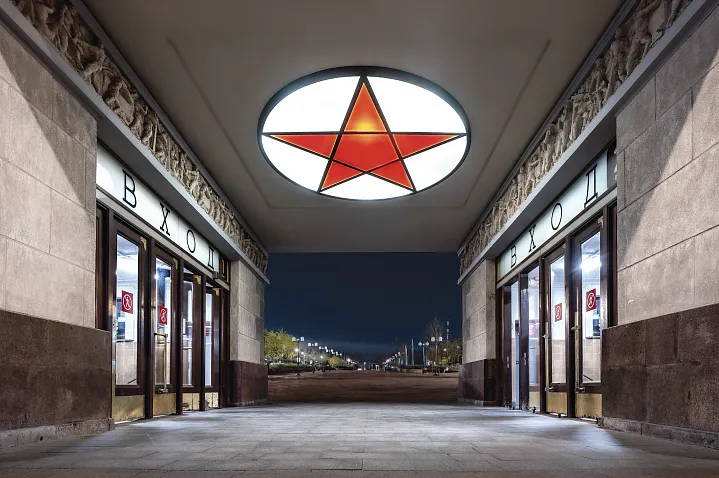 Как революционный символ в метро превратился  в архитектурный элемент