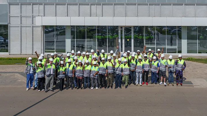 Международная делегация стран БРИКС посетила город будущего СберСити