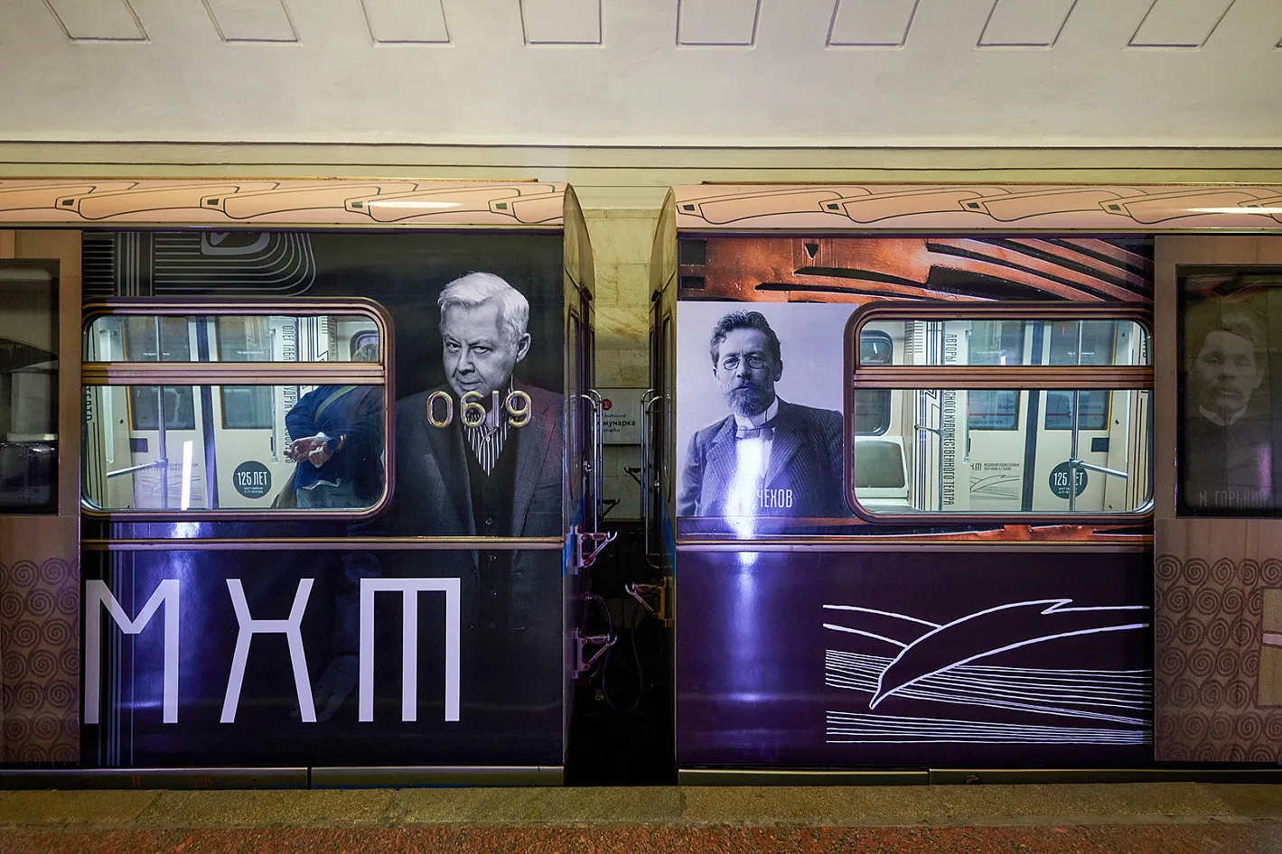На Сокольнической линии метро запустили поезд в честь 125-летия МХТ имени А.П. Чехова  Телеграм  