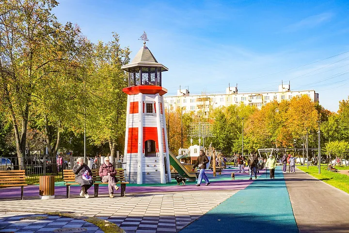В Москве в 2025 году благоустроили более 80 общественных пространств