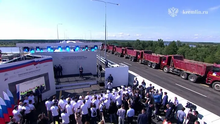 Владимир Путин открыл последний участок трассы М-11 Москва — Санкт-Петербург