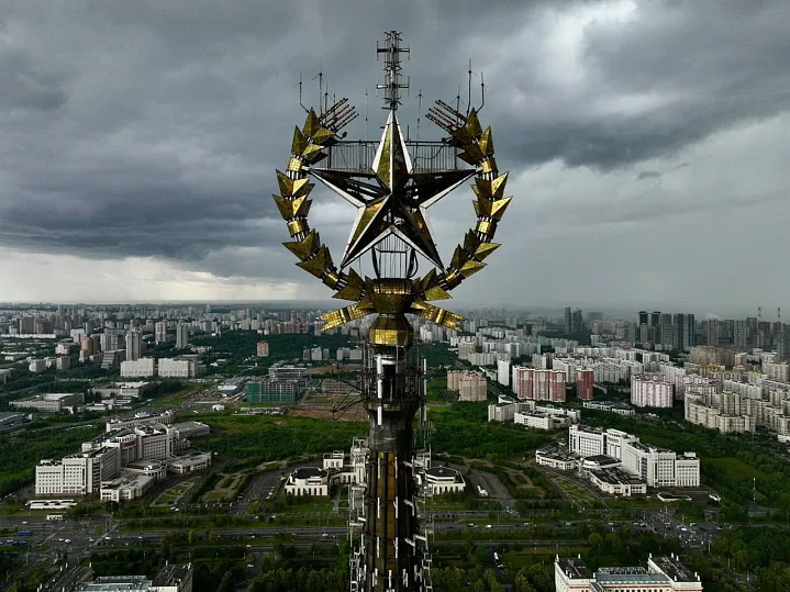 В Москве начался капремонт шпиля главного здания МГУ имени М.В. Ломоносова
