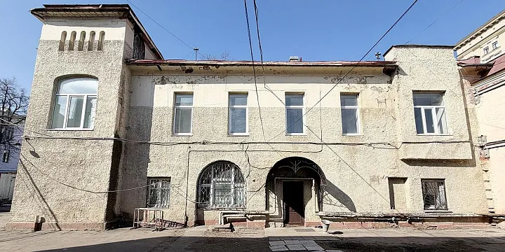 В доме Аршиновых в центре Москвы нашли историческую печь начала XX века