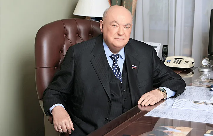 «Надо просто работать»