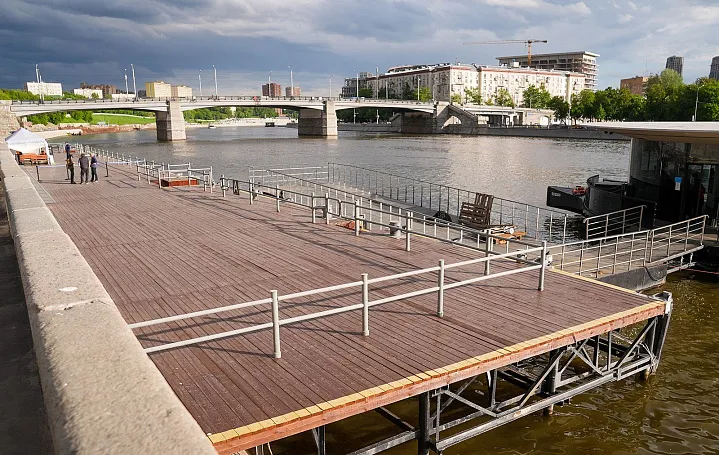 На Краснохолмской набережной обновили Новоспасский причал