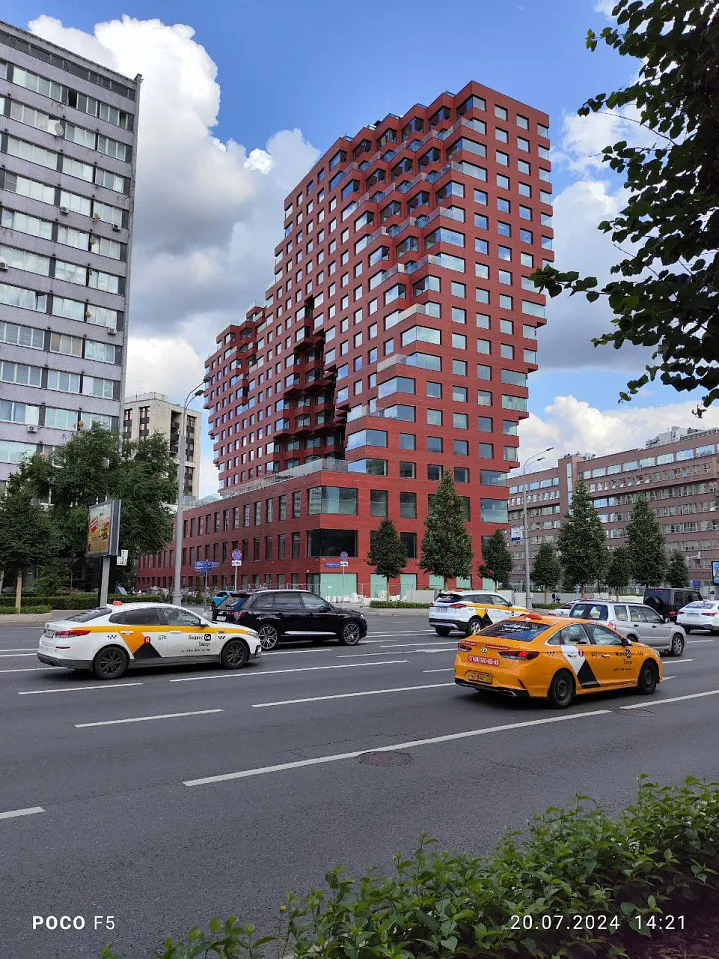 Обращение к национальным мотивам и школам –  давняя традиция московского зодчества