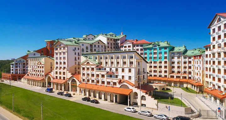 В ЖК «Римский» сдали в эксплуатацию жилой дом с двумя автостоянками