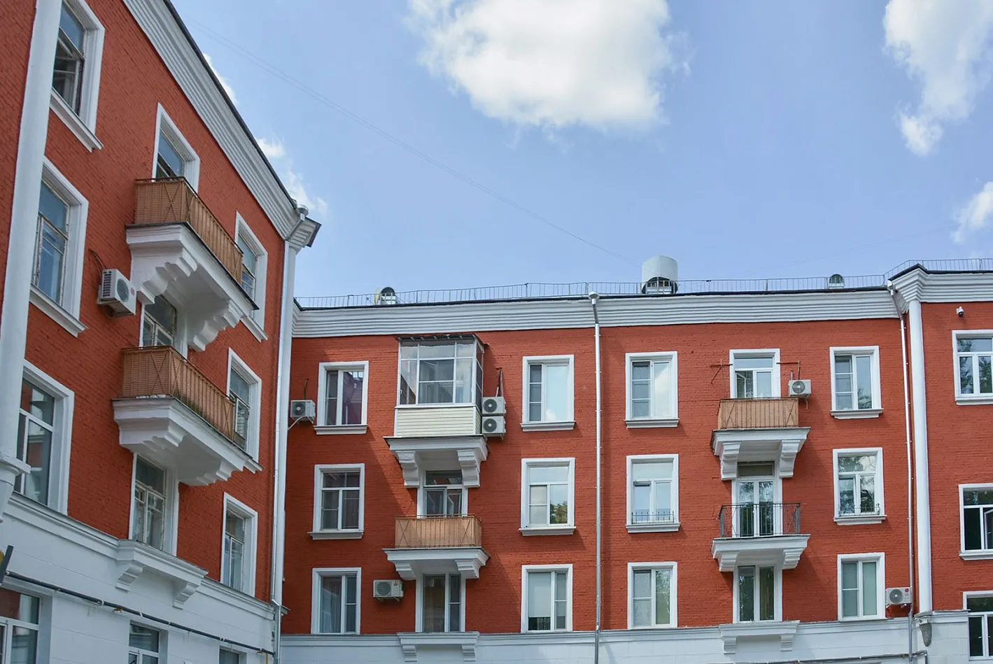 До конца года в Москве восстановят 81 дом в стиле неоклассицизма