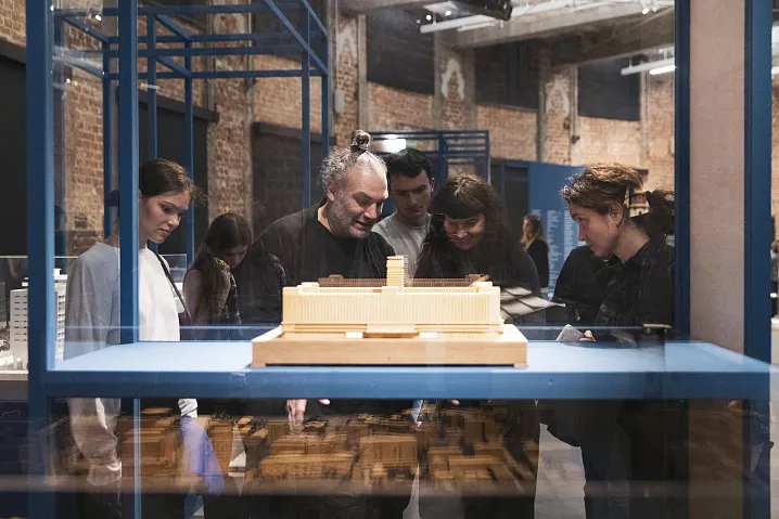 «Внутри города»: Центр «Зотов» и компания Генпро представили первую выставку об искусстве архитектурного макета