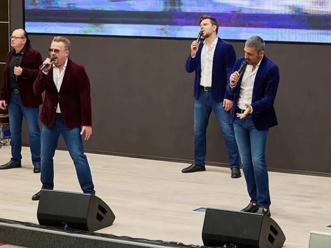 «Искусство лечит»: «Хор Турецкого» выступил в московской больнице Филатова