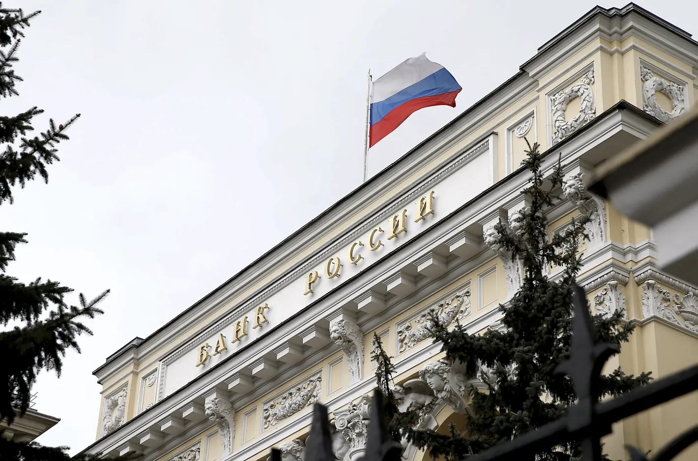 Центробанк поднял ключевую ставку до 15% 